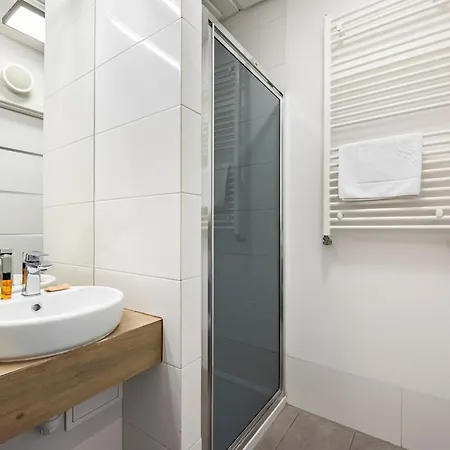 Comfort 629 By Bookinghost